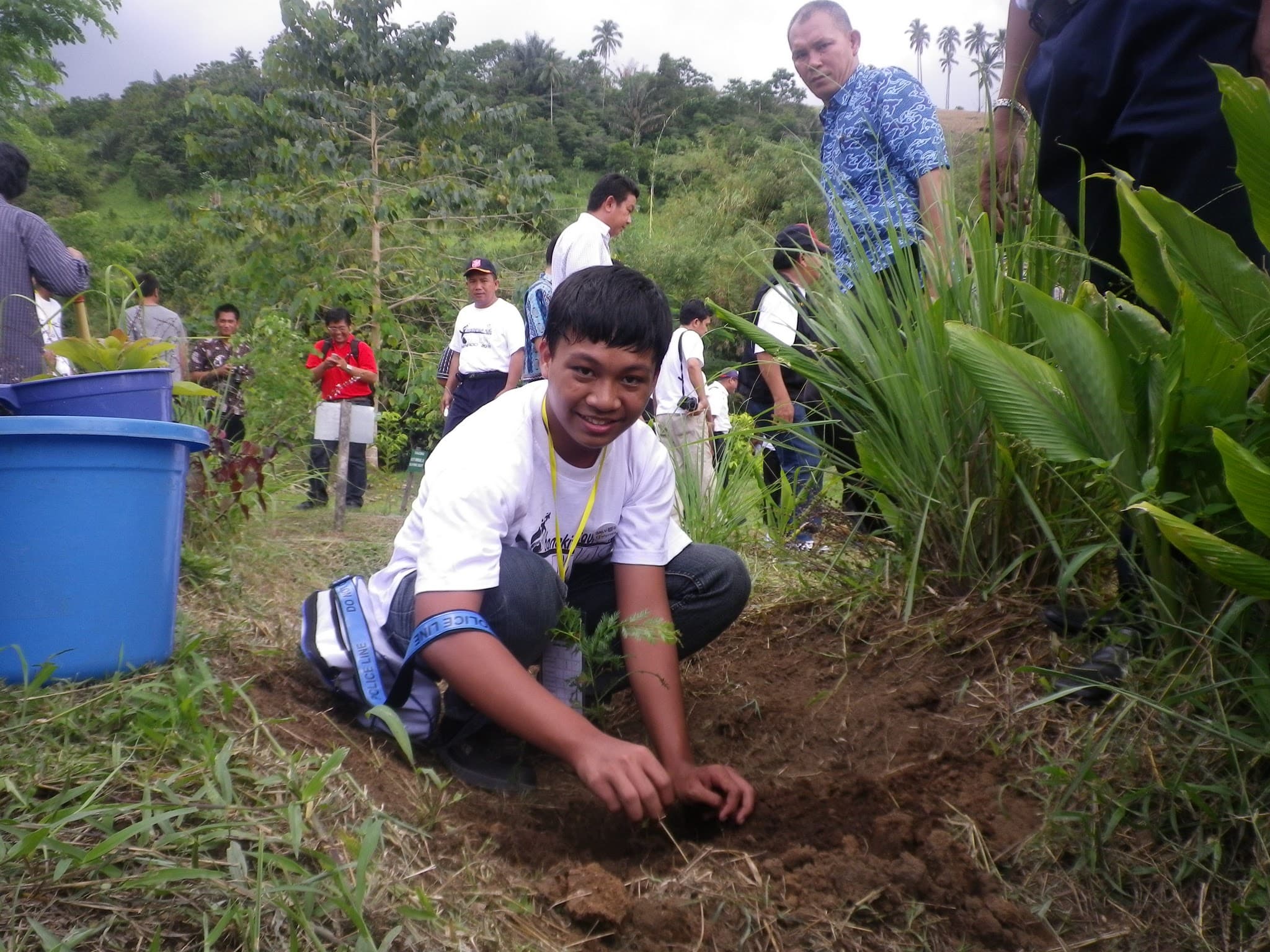 Tanam pohon Salvos Go Green