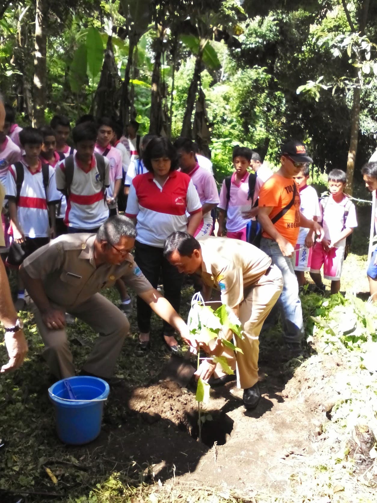 Tanam pohon di Hutan Kenangan