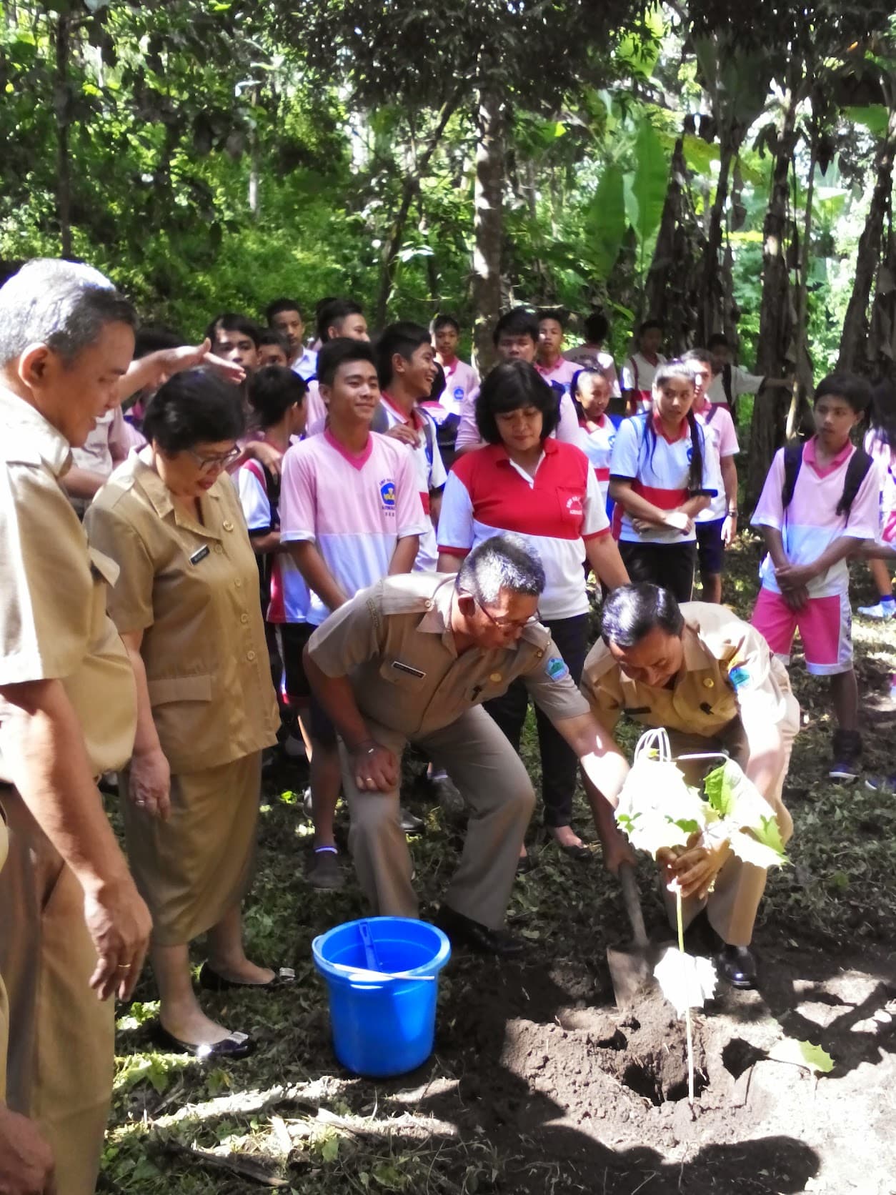 Tanam pohon di Hutan Kenangan