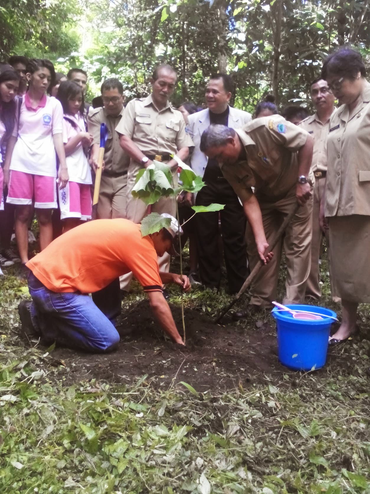 Tanam pohon di Hutan Kenangan