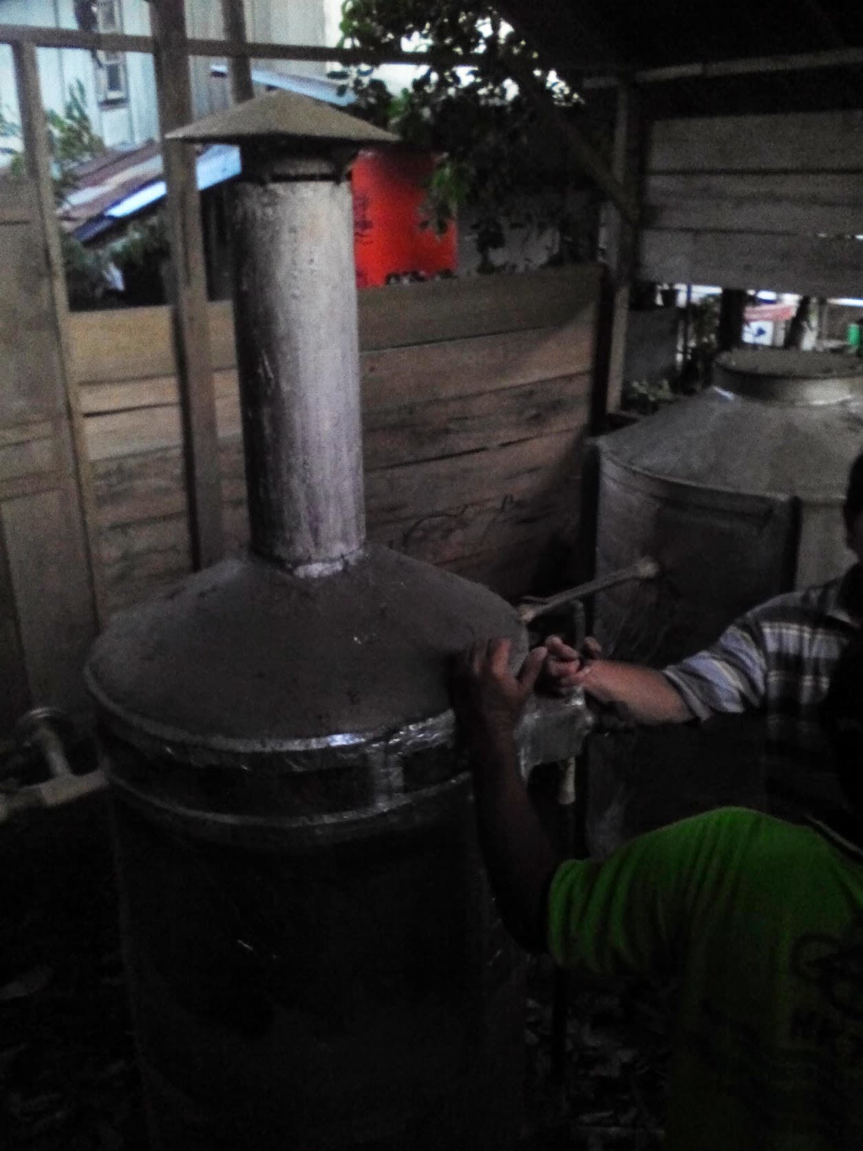 Penyulingan pala di Minahasa Utara