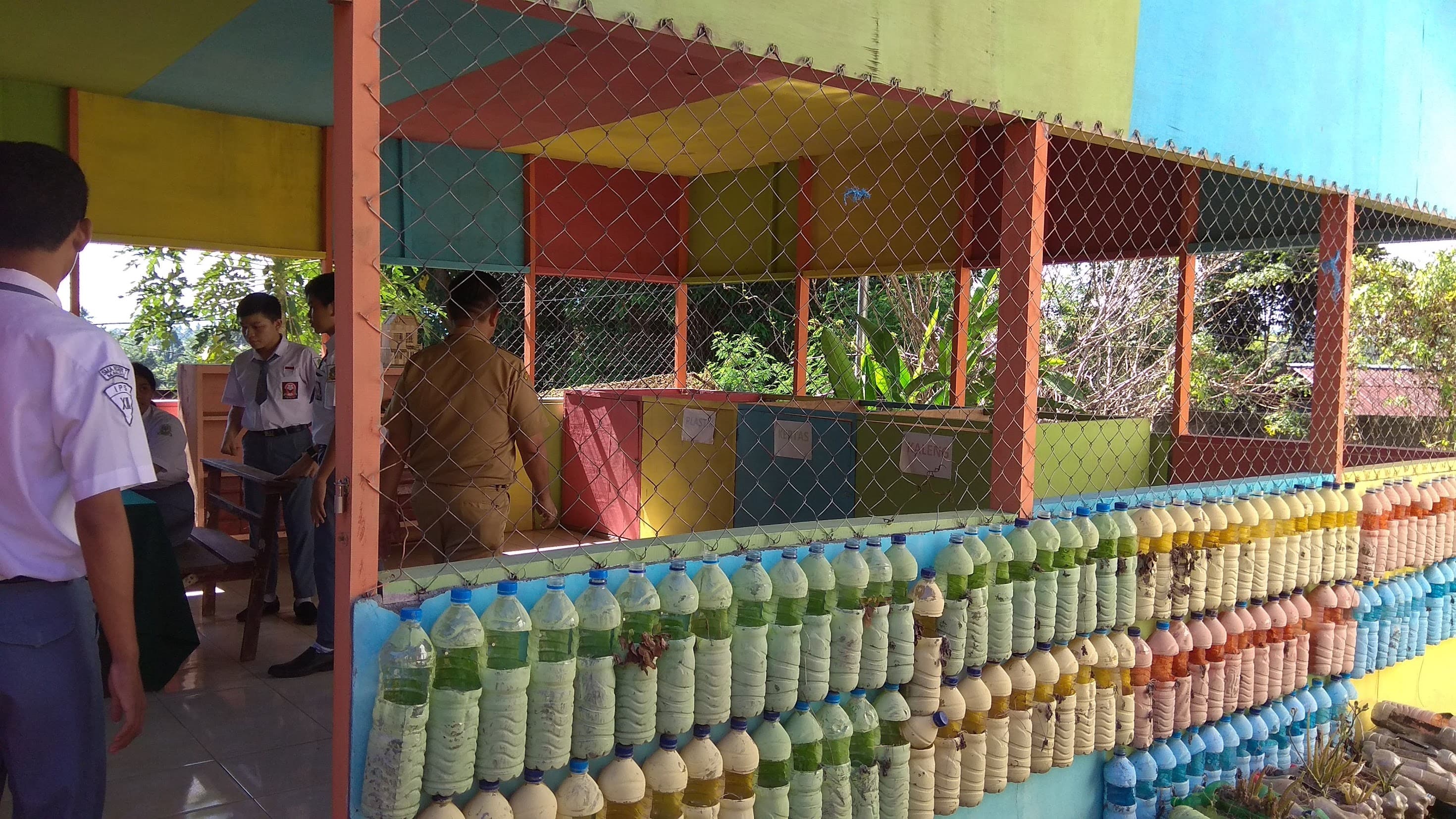 Bank Sampah di SMA 7 Manado