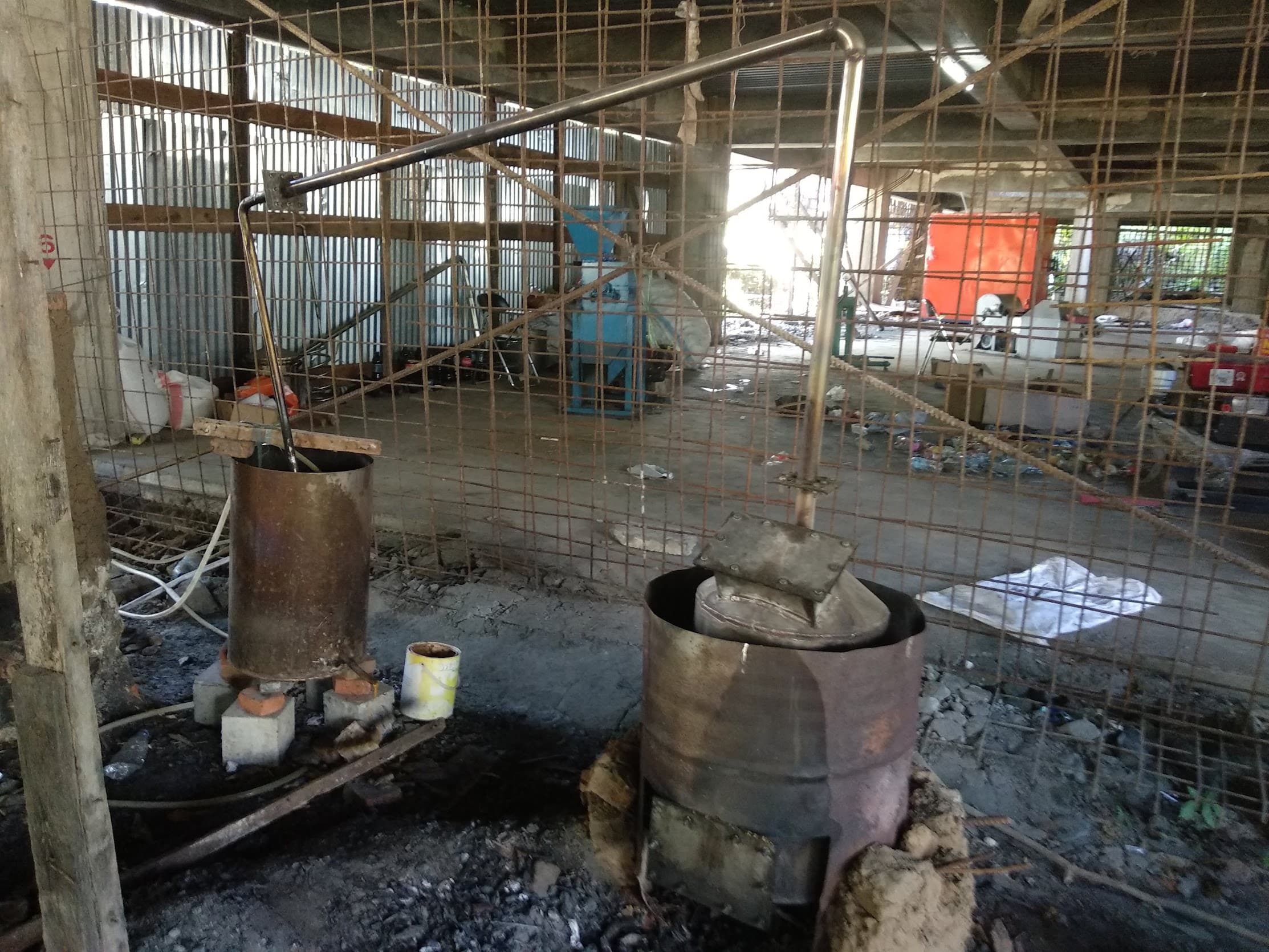 Alat penyulingan sampah plastik menjadi BBM