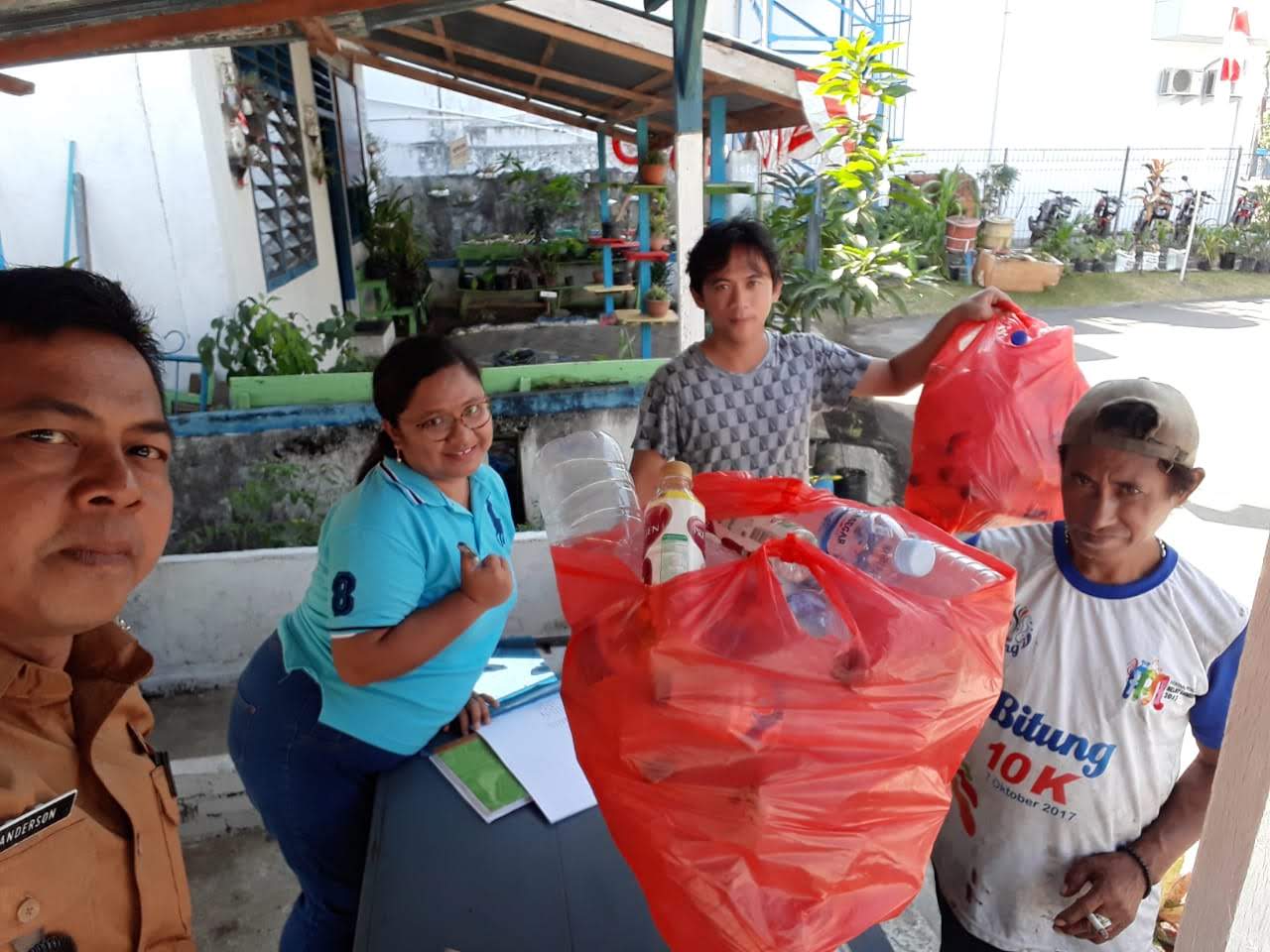 Penimbangan bank sampah Adipura Bitung