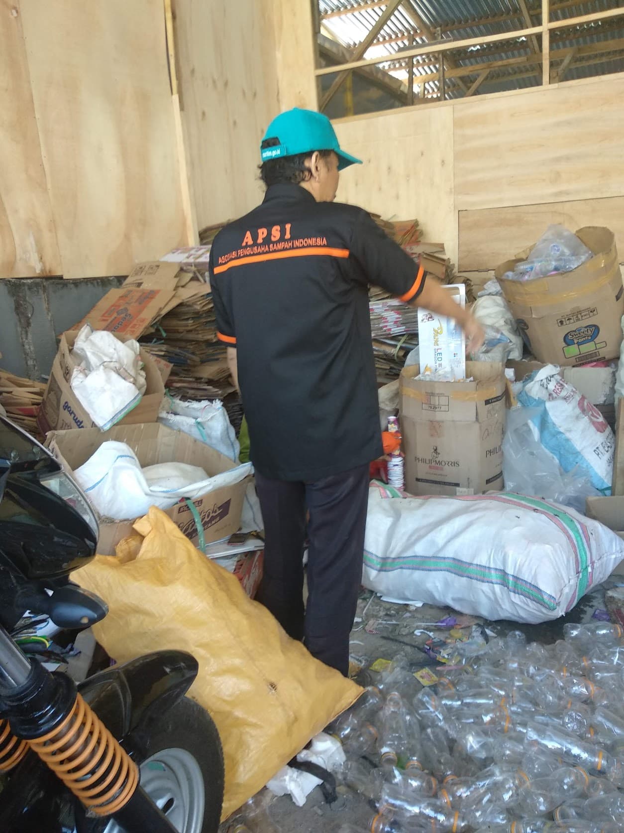 Baju APSI di bank sampah Simfoni