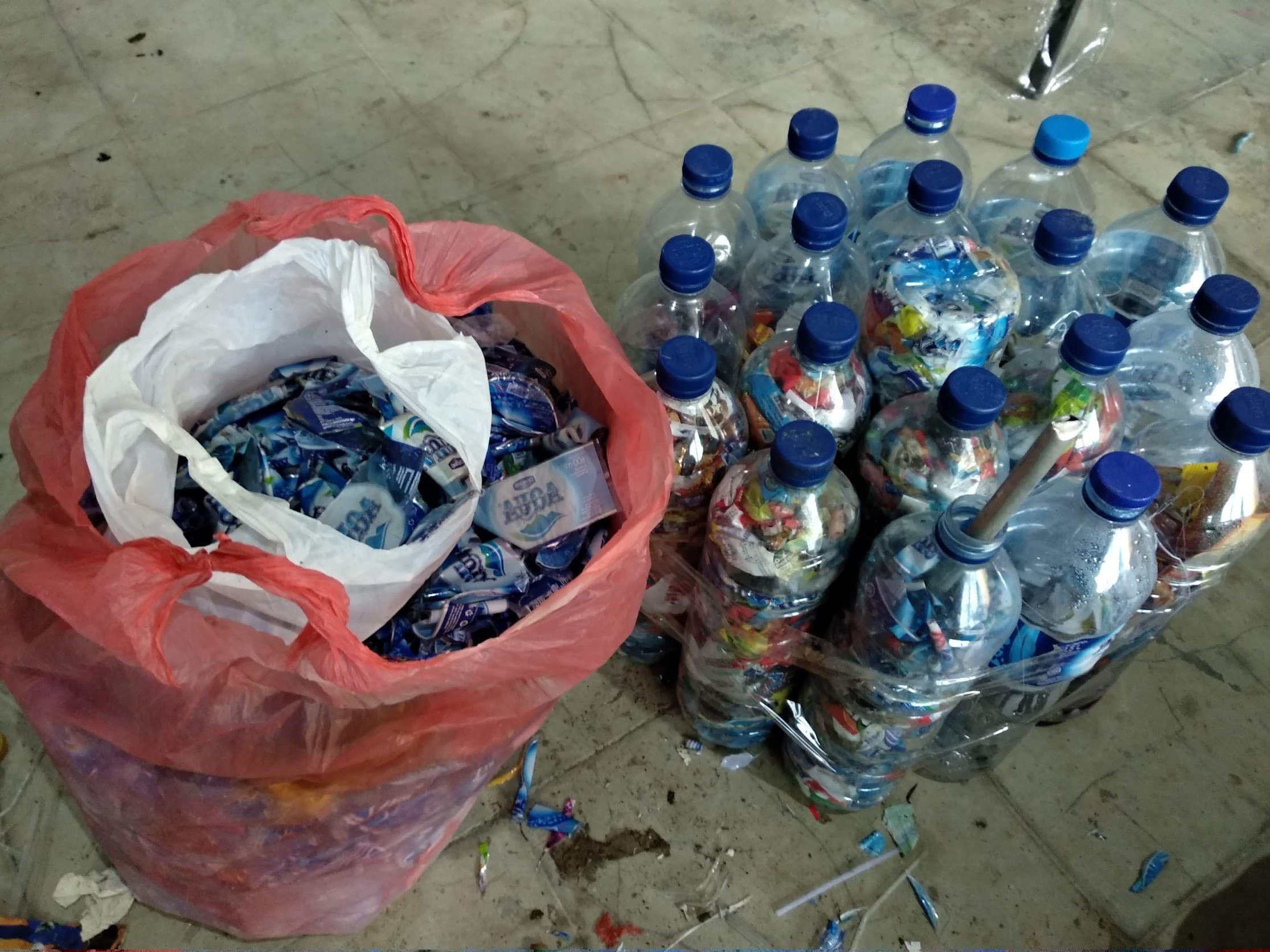 Pembuatan sofa ecobrick