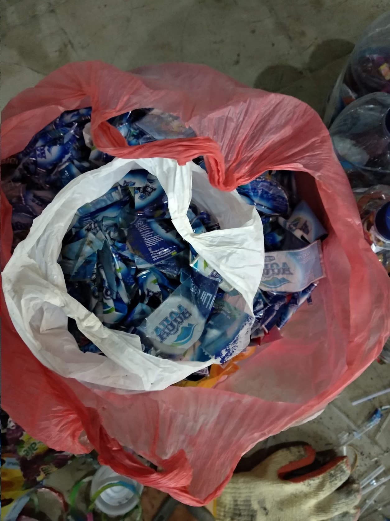 Pembuatan sofa ecobrick