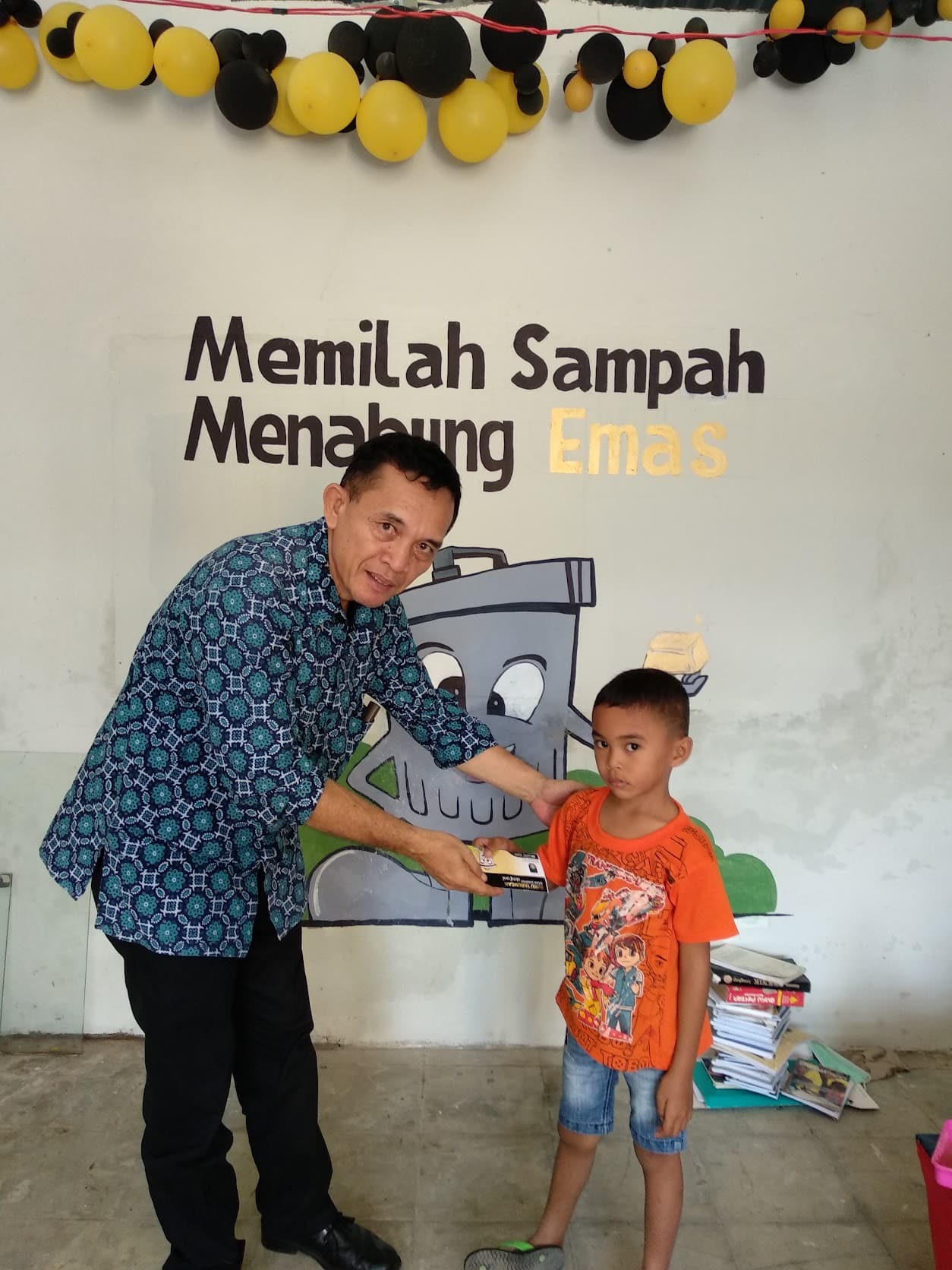 Penyerahan buku nasabah