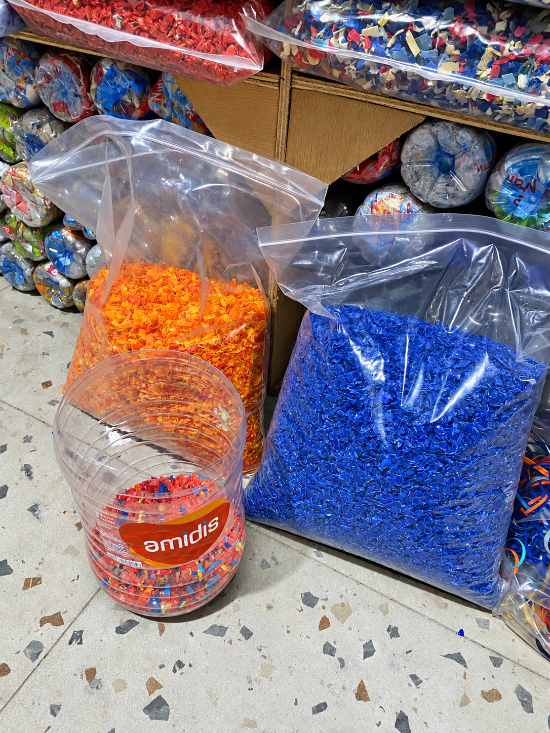 Serpihan plastik daur ulang setelah proses pencacahan